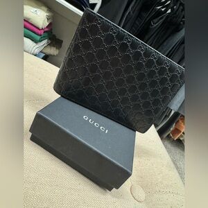 Men’s Gucci microguccissma bi-fold black wallet